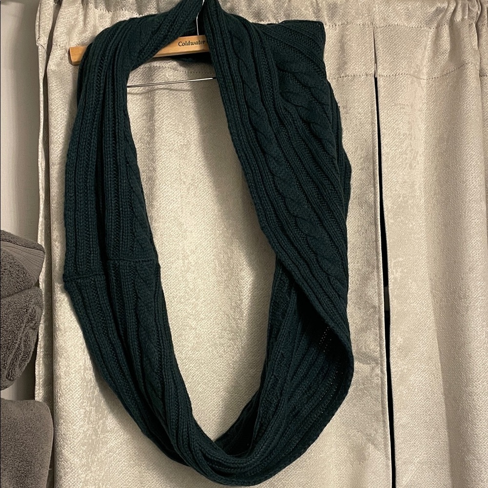 Isaac Mizrahi Deep Green Cable Knit Scarf